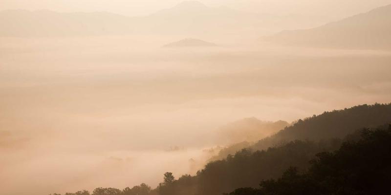 揭秘北京奢侈品包装定制工艺:特种纸张、烫金与浮雕如何成就非凡礼盒