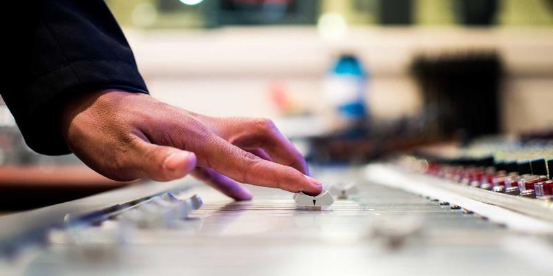 破解北京包装行业人才荒：校企合作与技能培训如何重塑产业未来